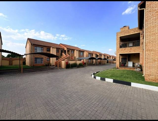 2 BEDROOM FLAT FOR SALE IN VAALPARK
